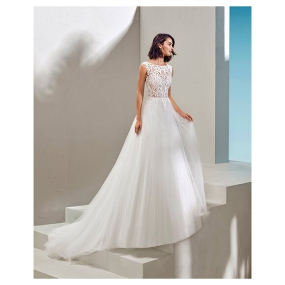 Theia Ivory Lace Wedding Dress - Picture 15 of 15